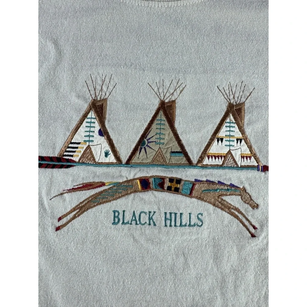 Black Hills T Shirt Native Teepee Embroidered USA Nature L - Picture 3 of 8